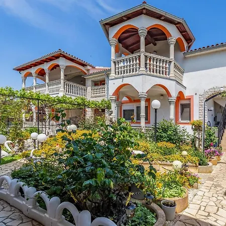 Apartment 2 Bedroom Gorgeous In