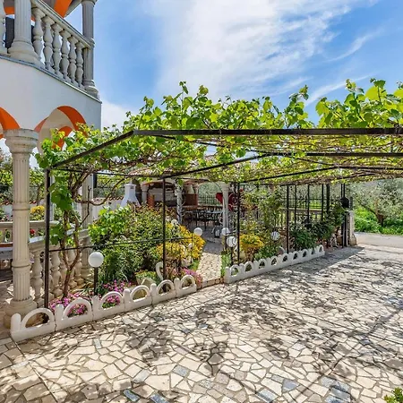 2 Bedroom Gorgeous In * Medulin