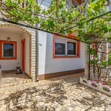 2 Bedroom Gorgeous In Apartment