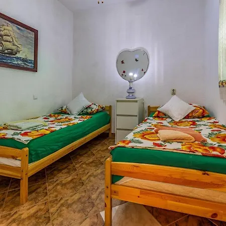 2 Bedroom Gorgeous In *