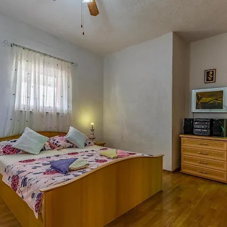 2 Bedroom Gorgeous In Apartment Medulin