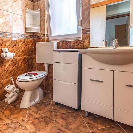 2 Bedroom Gorgeous In Apartment Medulin