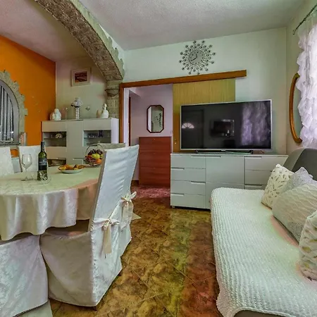 2 Bedroom Gorgeous In *