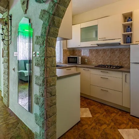 2 Bedroom Gorgeous In * Medulin