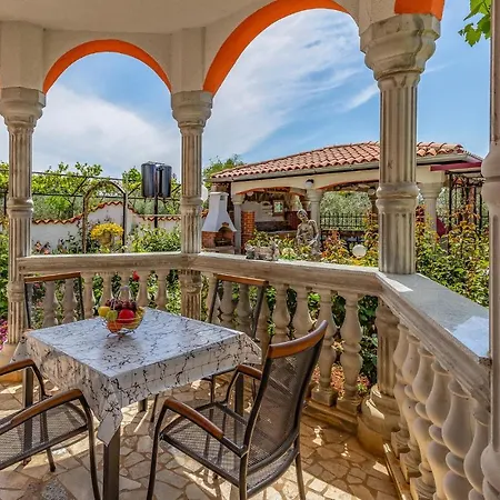 2 Bedroom Gorgeous In Apartment