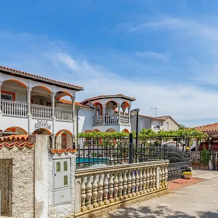 Apartment 2 Bedroom Gorgeous In Medulin