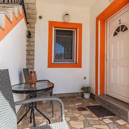 2 Bedroom Gorgeous In