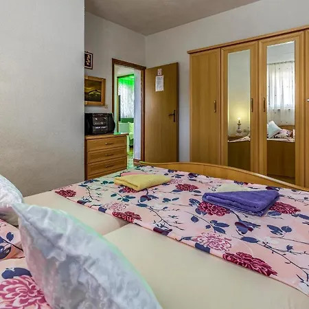 2 Bedroom Gorgeous In * Medulin
