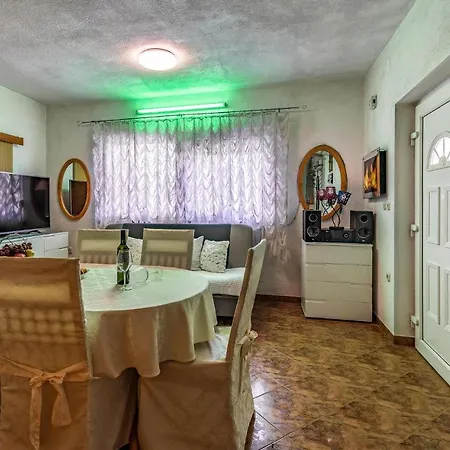 2 Bedroom Gorgeous In