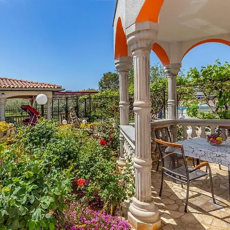 2 Bedroom Gorgeous In *